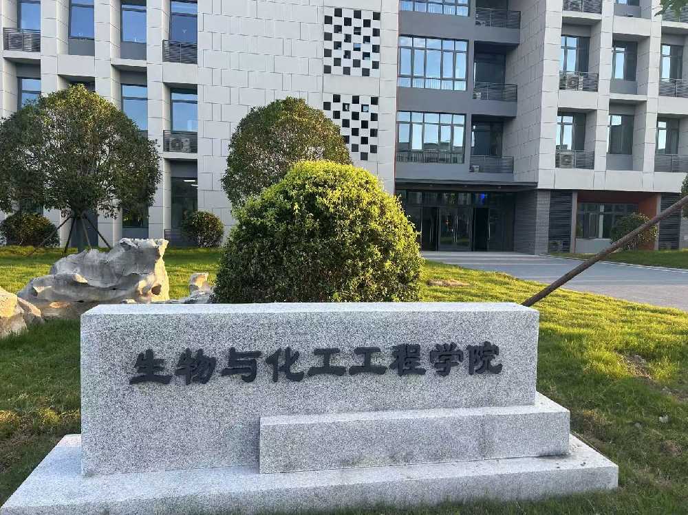 钱塘区扬州职业大学体育场高杆灯项目